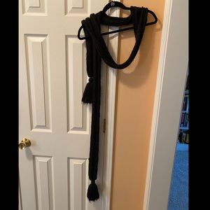 GAP black fringe end scarf- extra long, warm ❄️